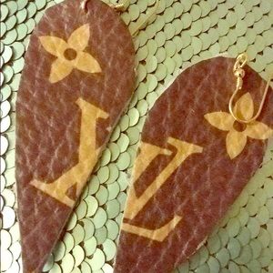Leather earrings